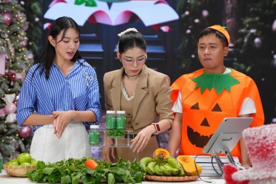 Hoa hậu Thùy Tiên nhận 