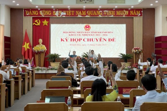 Khánh Hòa: Cán bộ đi làm trên 30 km được hỗ trợ 760.000 đồng/tháng