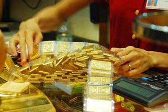 Giá vàng tăng dựng đứng, vàng nhẫn vượt 71 triệu đồng/lượng