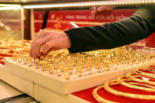 Giá vàng nhẫn tăng hơn 1 triệu sau một đêm, lập đỉnh mới gần 74 triệu