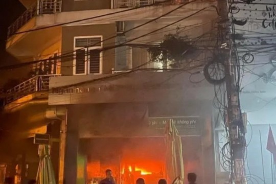 Cháy phòng giao dịch ngân hàng Vietcombank trong đêm