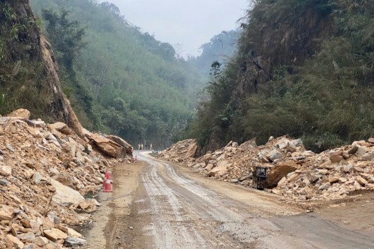 Vụ sạt lở trên Quốc lộ 6: Đã thông tuyến QL6 và tìm thấy 3 thi thể nạn nhân