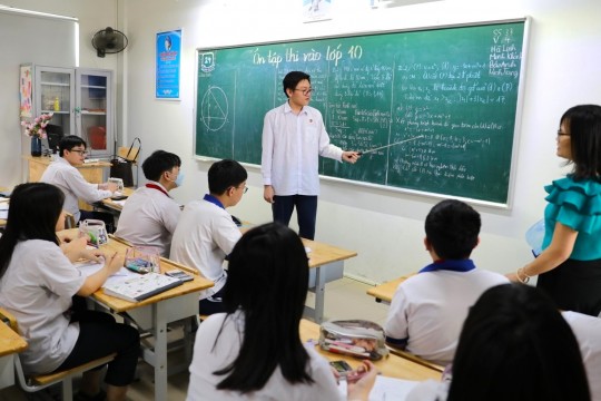 Hàng loạt trường thông báo ngừng dạy thêm, phụ huynh ngổn ngang trăm mối tơ vò