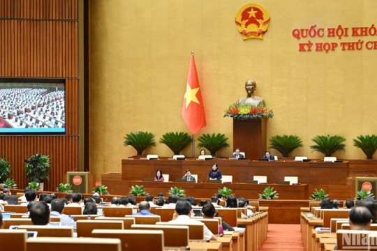 Quốc hội thảo luận về miễn học phí đối với trẻ em mầm non, học sinh phổ thông