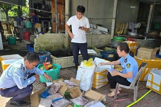 Phát hiện gần 270 kg thực phẩm không rõ nguồn gốc tại một cơ sở kinh doanh