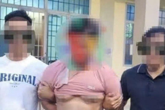 Kẻ biến thái kề dao vào cổ bé gái 12 tuổi để hiếp dâm nhiều lần