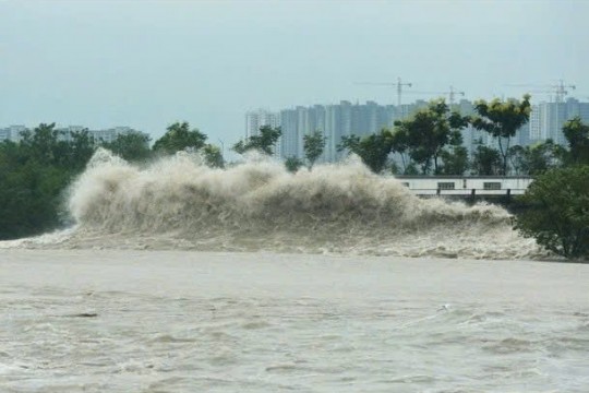 Từ nay đến tháng 10, Biển Đông có thể có 2 cơn bão, miền Trung mưa lớn lịch sử